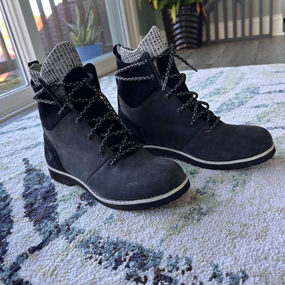 Women’s North Face Ballard III boots